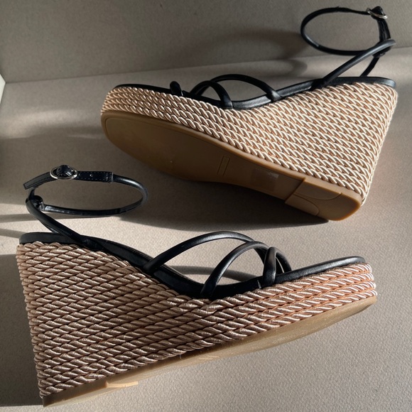 Marc Fisher Shoes - 🎁NWT WEDGE SANDALS WITH STRAPS🎁